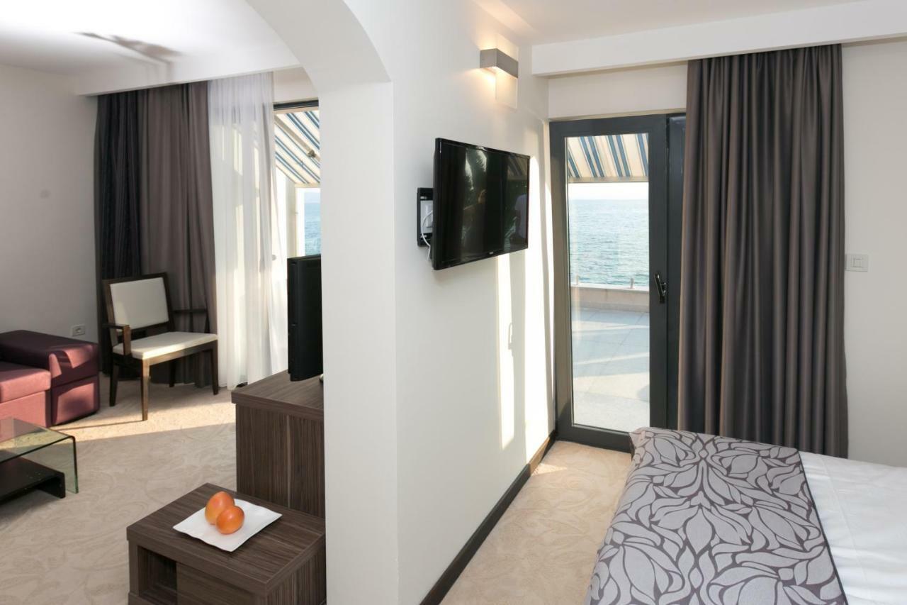 Beach Hotel Split Podstrana Exterior photo